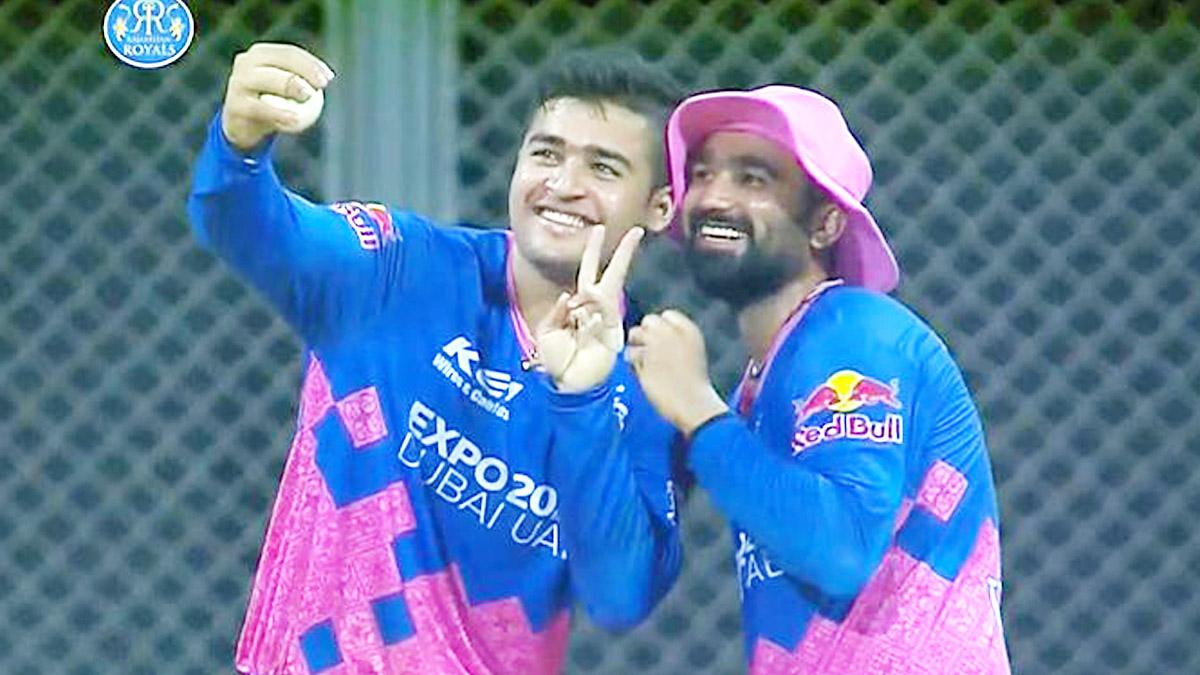 रियान पराग ने अलग ही अंदाज में मनाया जश्न