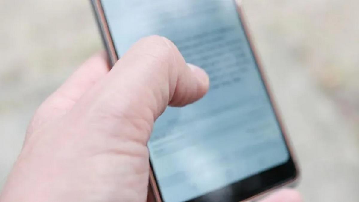 पुलिस ने कब्जे में लिया आरोपी का फोन (प्रतीकात्मक तस्वीर)