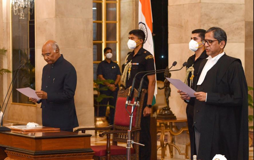 देश के 48वें चीफ जस्टिस बने नातुलापति वेंकट रमणा (Photo- PTI)