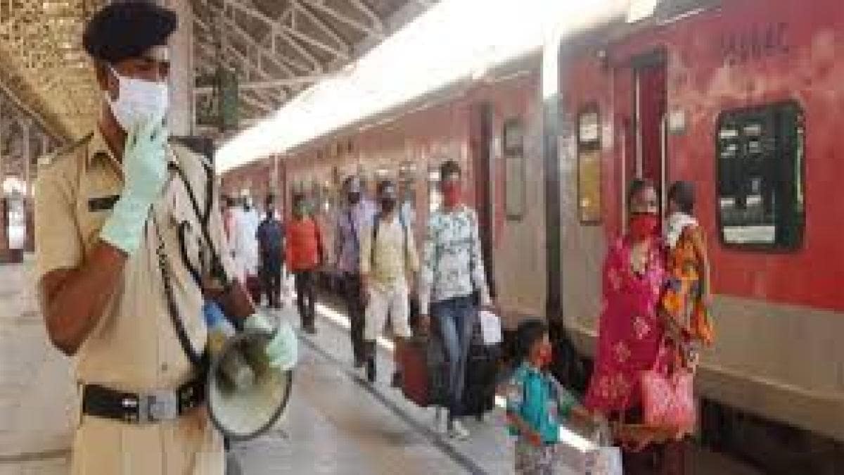 Railway Corona SOP: ट्रेन में मास्क न पहनने पर देना होगा 500 रुपये का जुर्माना, रेलवे ने जारी की नई गाइडलाइंस - Railway Corona SOP Released Rs 500 Fine for Mask Imposed