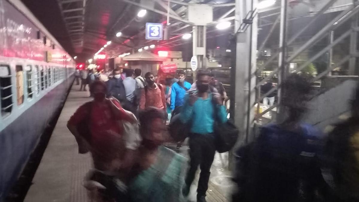 प्रवासी मजदूरों को पूर्ण लॉकडाउन का है डर