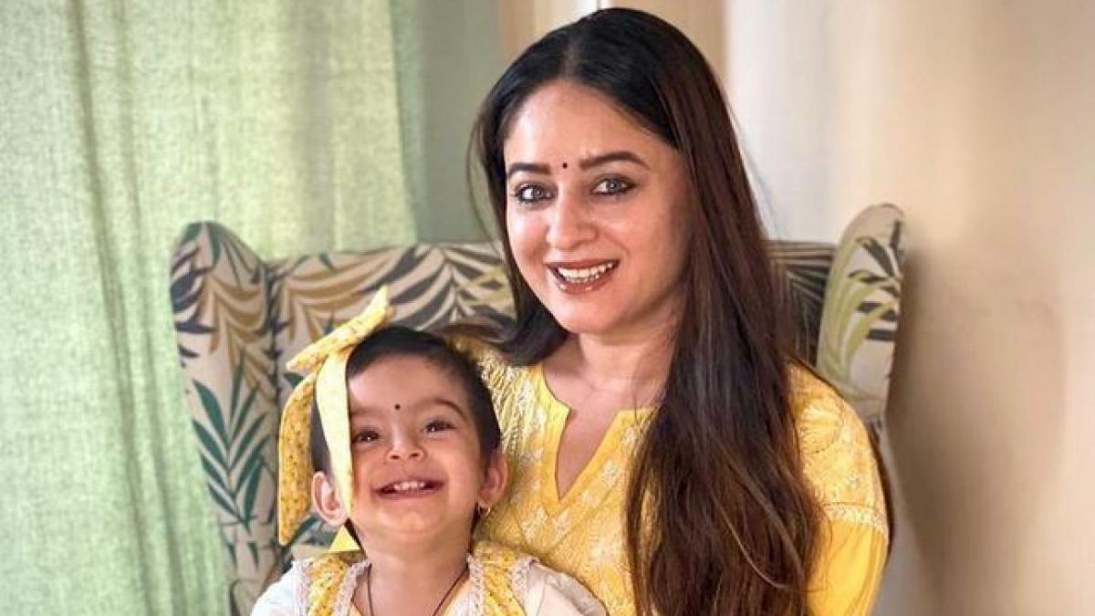 मां माही विज संग तारा