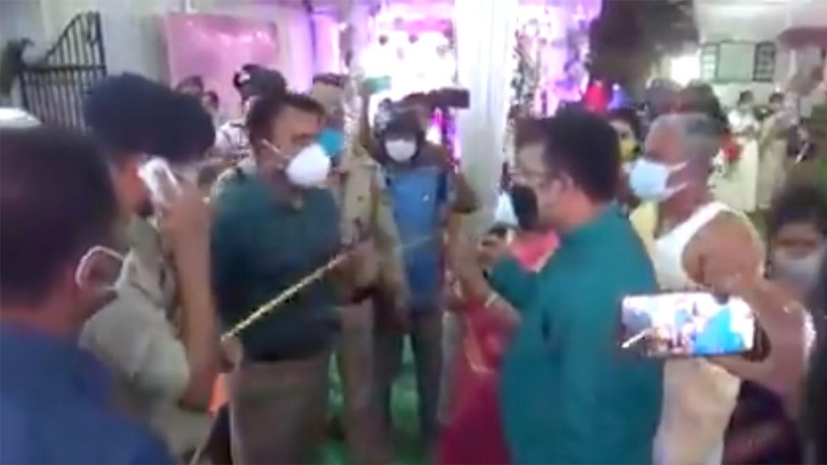 वायरल वीडियो में मौजूद डीएम (Representational Image)