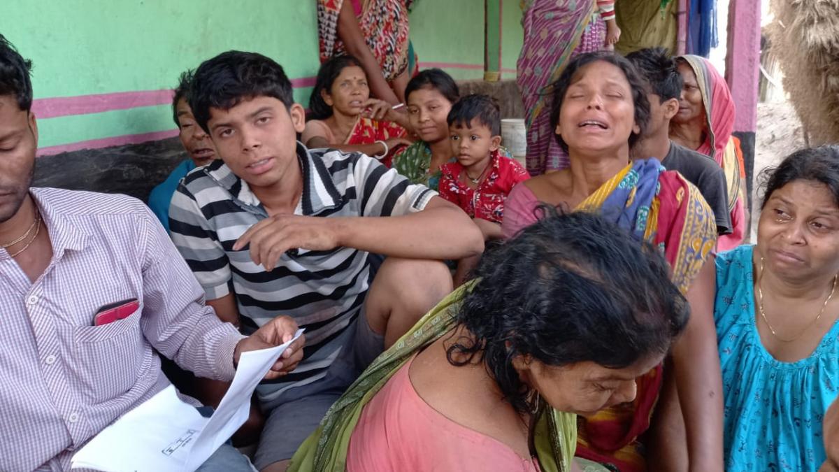 केशपुर में टीएमसी कार्यकर्ता की हत्या के बाद तनाव (फोटो: मृतक के परिजन)
