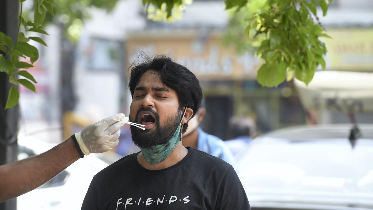 यूपी में कोरोना संक्रमण रोकने के लिए सीएम योगी ने कई अहम आदेश दिए हैं. (फाइल फोटो-PTI)