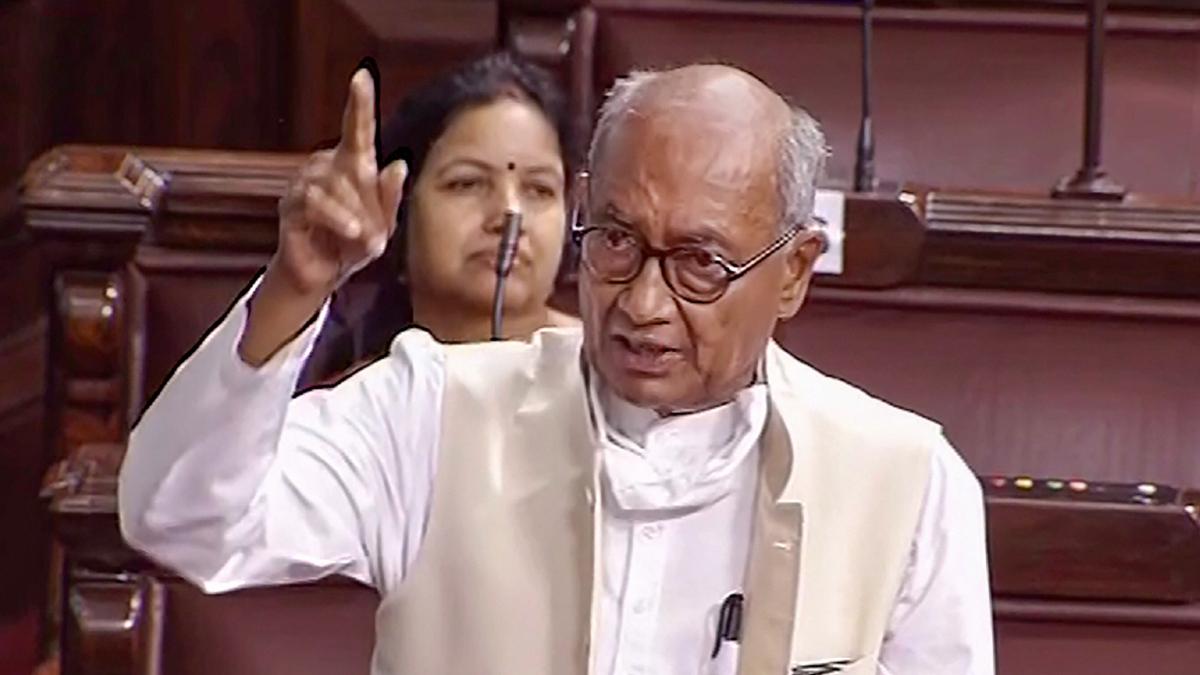 दिग्विजय सिंह का कहना है कि इसमें प्रधानमंत्री शामिल हैं. (फाइल फोटो-PTI)