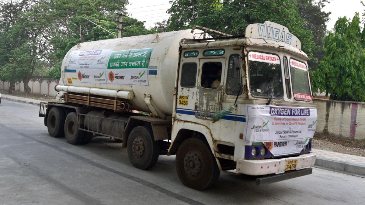 अभी ओडिशा से और टैंकर रवाना किए जाने हैं. (फाइल फोटो-PTI)