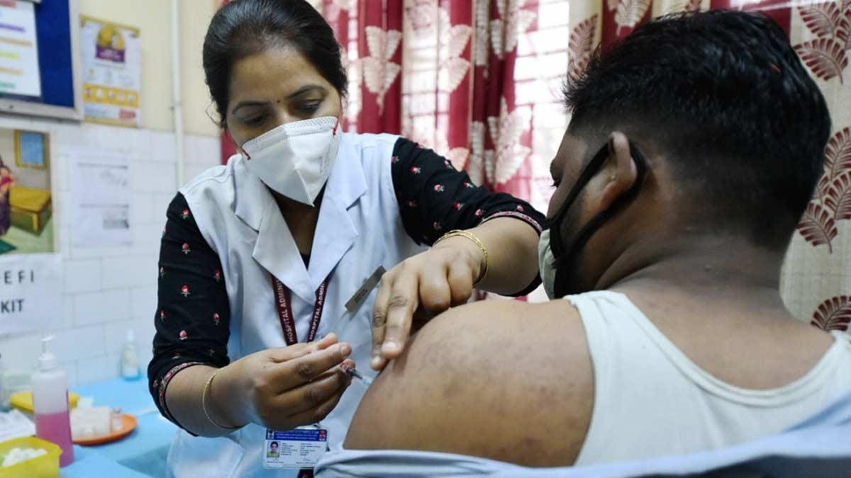कोविड-19 राउंडअप: भारत में वैक्सीनेशन की रफ्तार सबसे तेज, अब तक लगाई गईं 10 करोड़ डोज - Corona virus cases updates round up fastest vaccination maharashtra madhya pradesh lockdown - AajTak