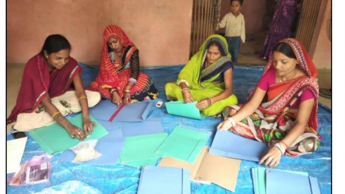 कागज के लिफाफे से महिला सशक्तिकरण