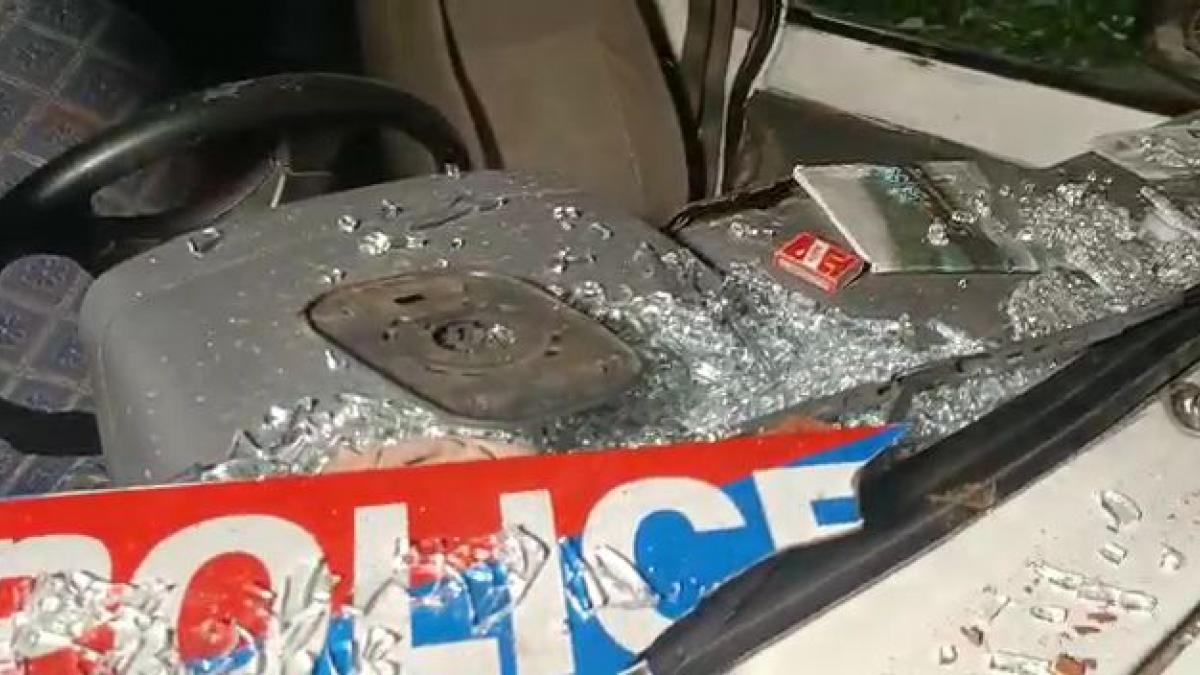 हुगली में पुलिसकर्मियों पर पथराव किया गया