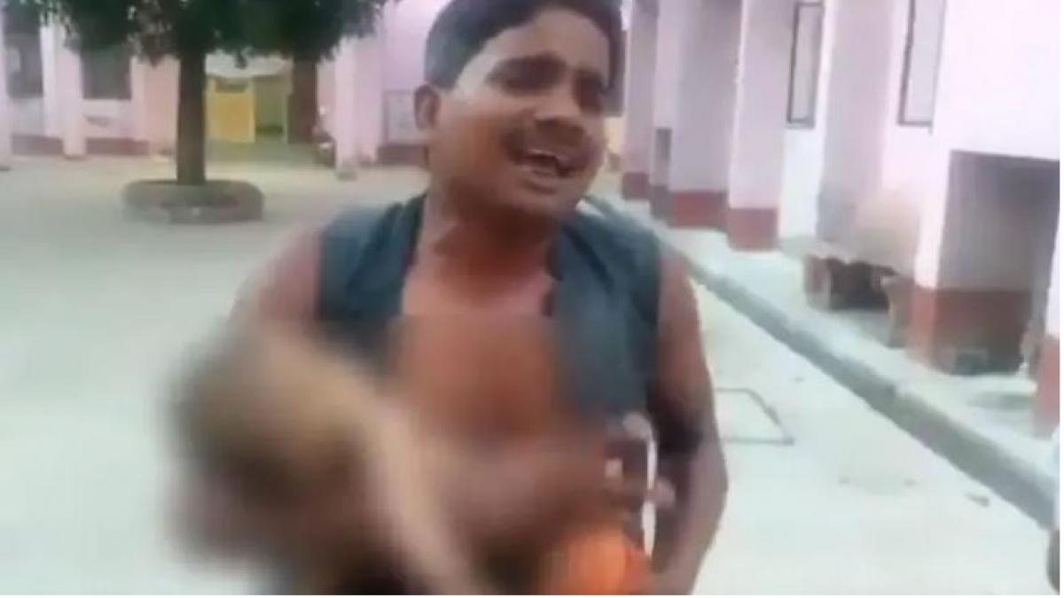 UP: ड्यूटी पर नहीं थे डॉक्टर, दर्द से तड़प कर बच्ची ने तोड़ा दम, पिता ने लगाया ये आरोप