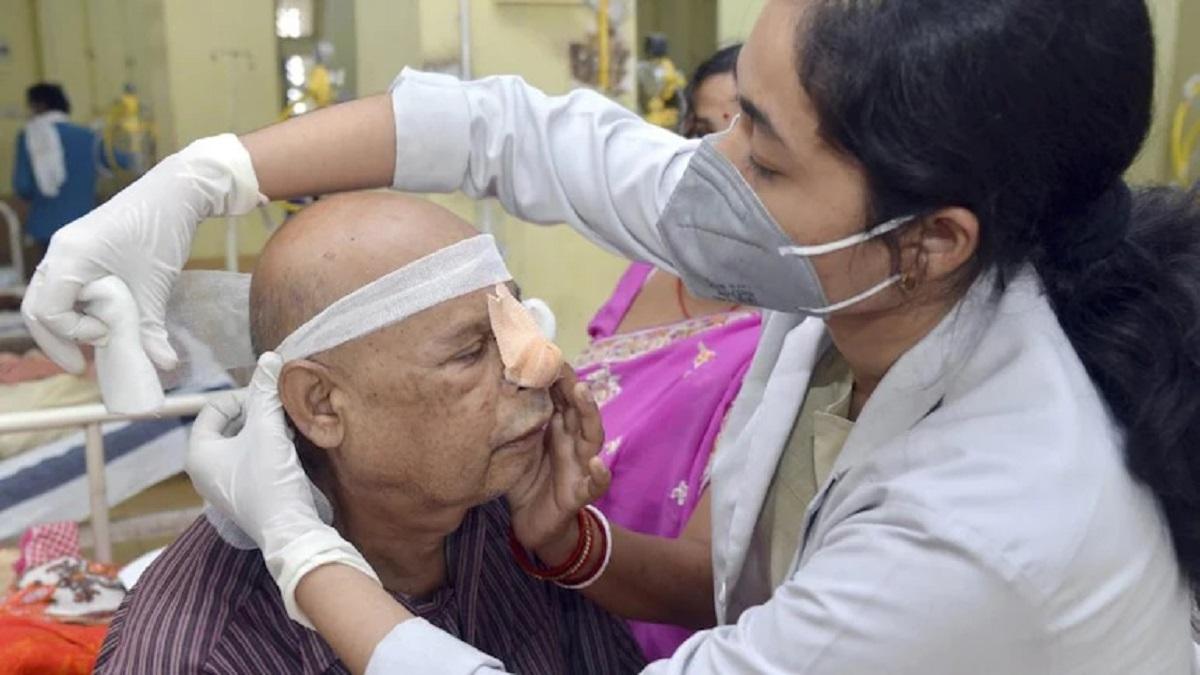 देश में भी तेजी से बढ़ रहा है ब्लैक फंगस का खतरा (फोटो-PTI)