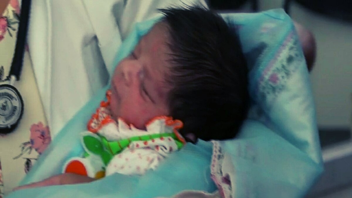 18 दिन बाद कोरोना से जीतने वाली बच्ची 