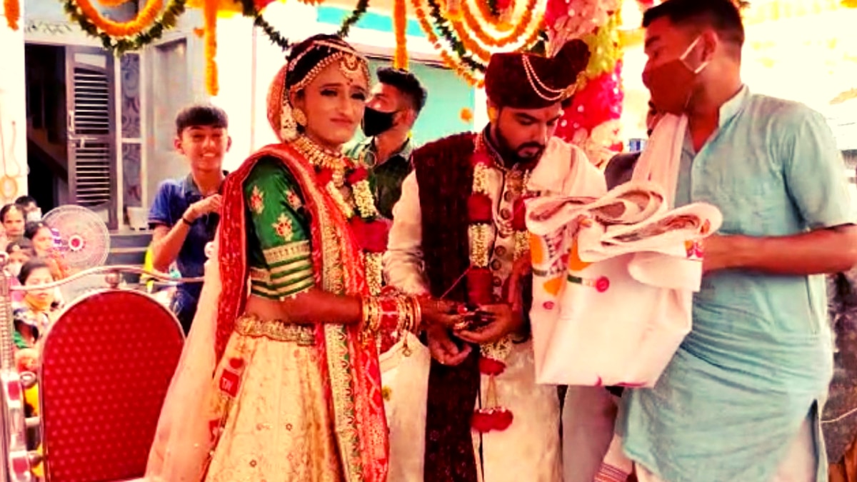 डॉक्टर आरती की शादी की तस्वीर 