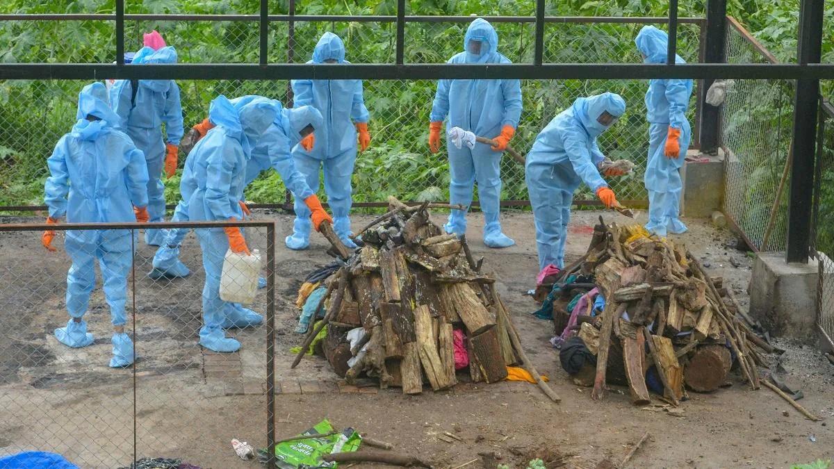 कोरोना से मरने वालों का आंकड़ा तेजी से बढ़ रहा 