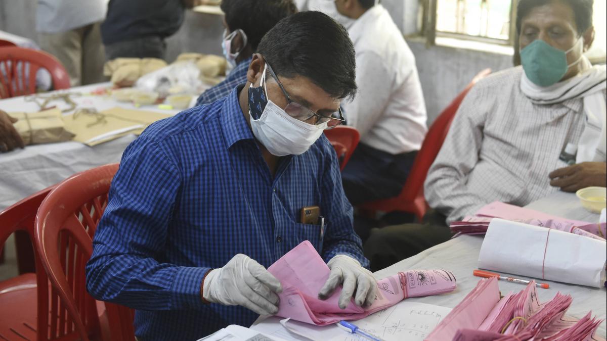 UP पंचायत चुनाव के वोटों की गिनती जारी (फोटो-PTI)