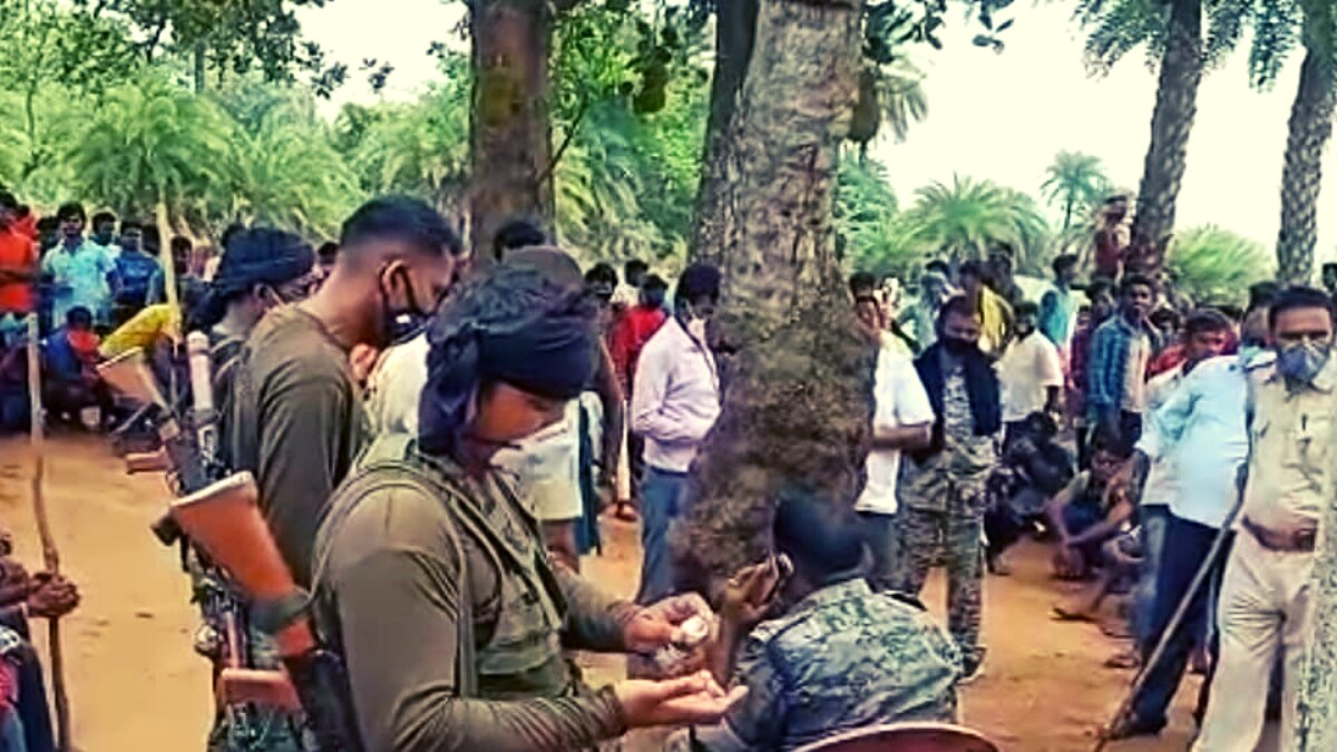 मौके पर पहुंची पुलिस को करनी पड़ी मशक्कत 