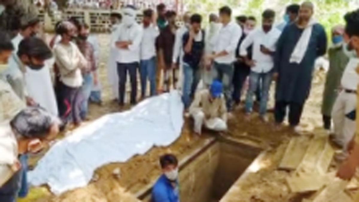 UP: बेटे ने लगाए पिता, भाई और भाभी पर आरोप, बोला- मां को सबने मिलकर मारा