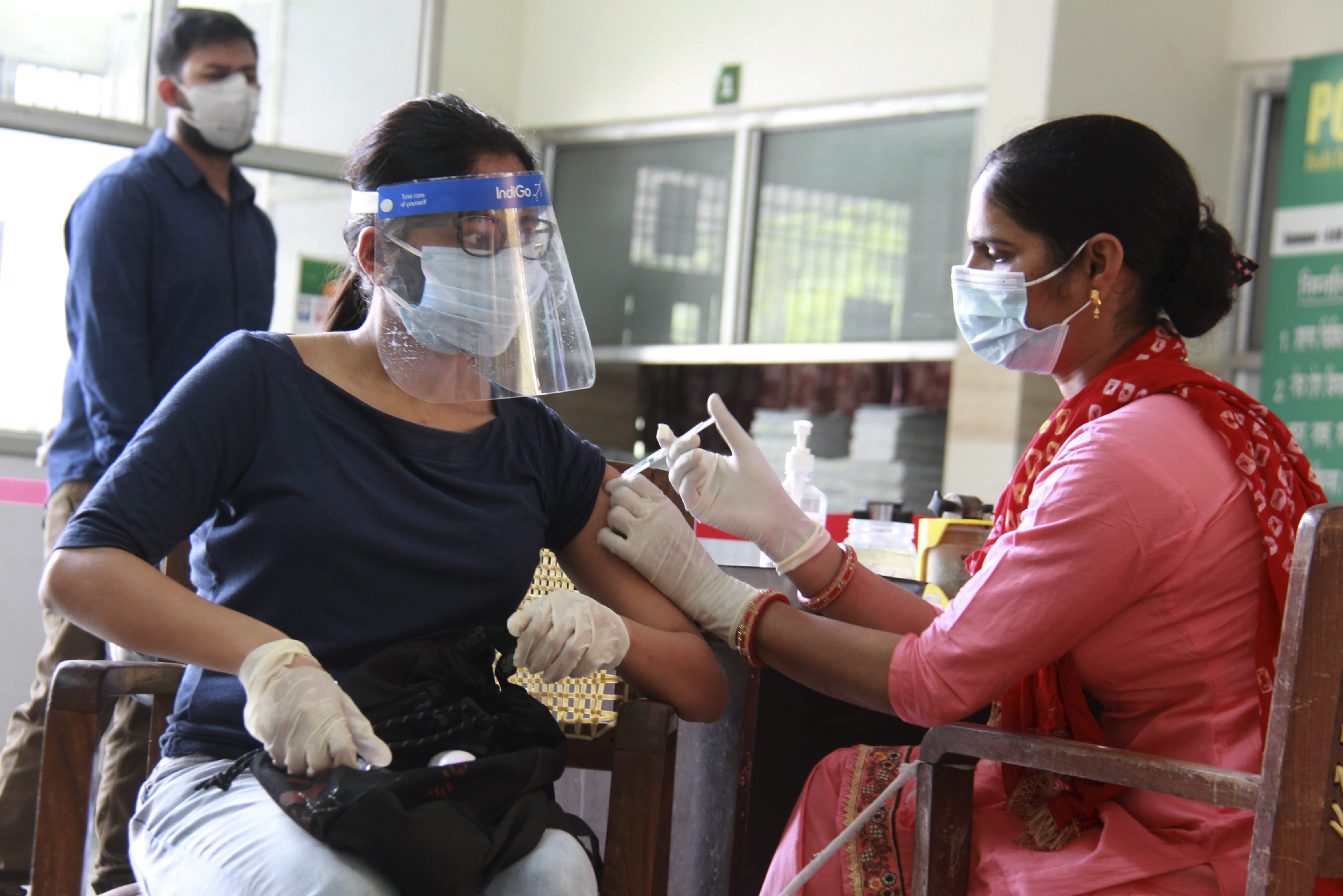 दिल्ली में वैक्सीनेशन का नया चरण (फाइल फोटो: PTI)