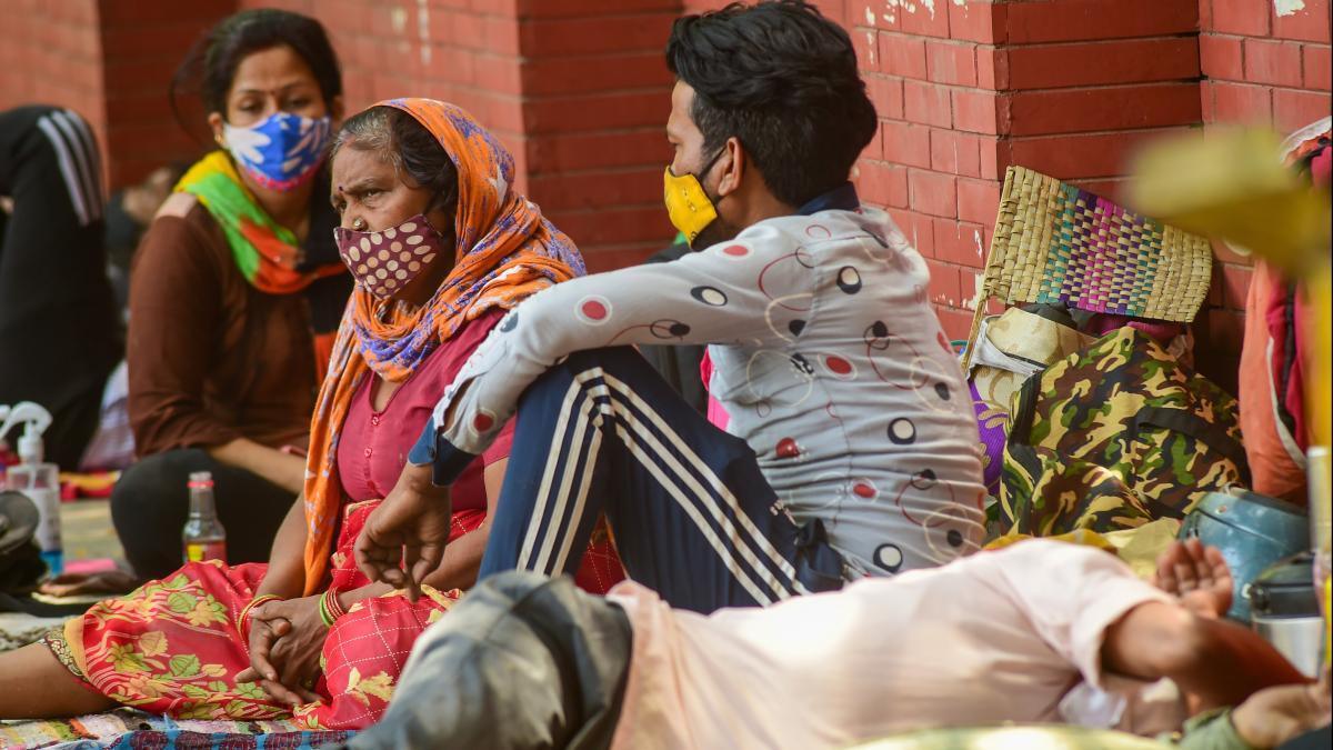 दिल्ली समेत अलग-अलग इलाकों में ऑक्सीजन का संकट (PTI)