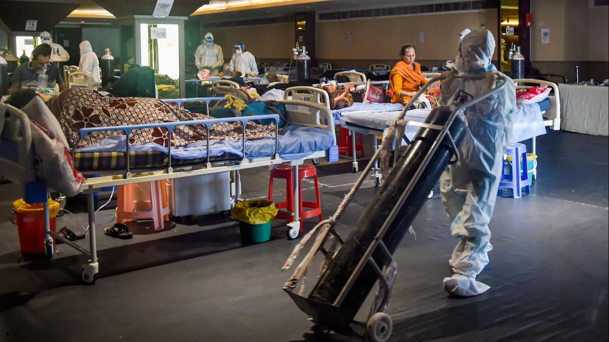 दिल्ली में लंबे वक्त से चल रही है ऑक्सीजन की किल्लत (फाइल फोटो: PTI)