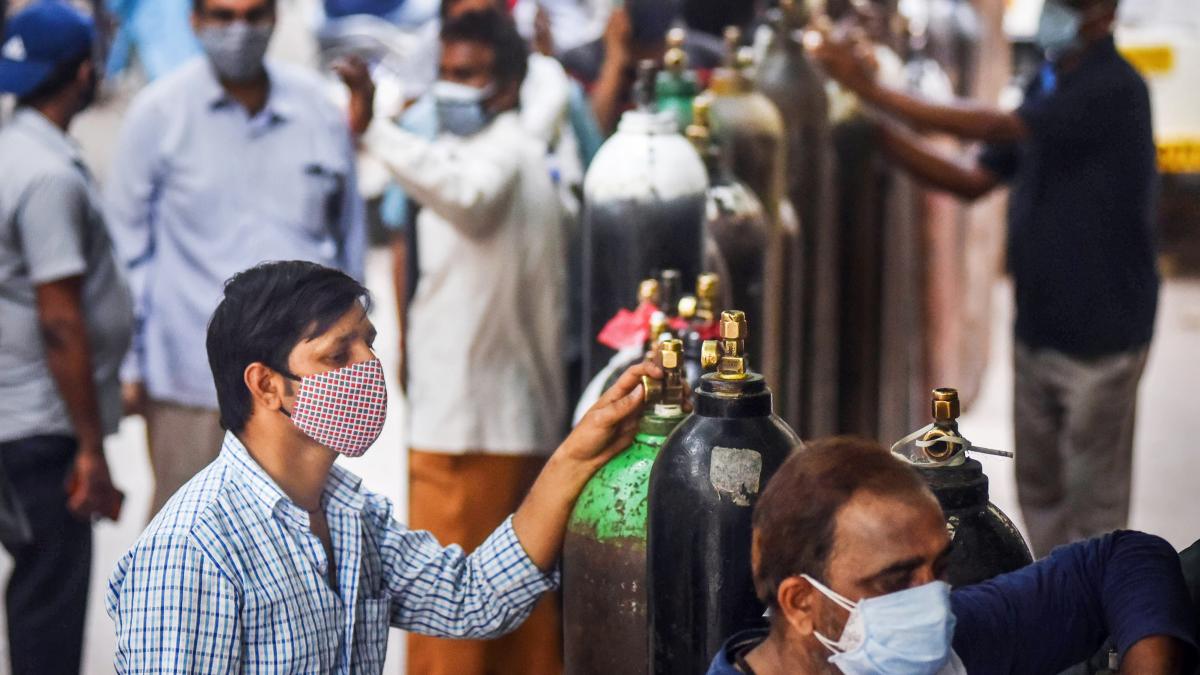 दिल्ली में कब खत्म होगी ऑक्सीजन की किल्लत? (Photo: PTI)