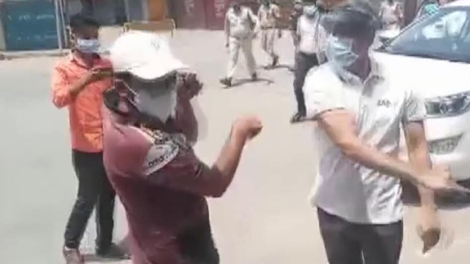 सूरजपुर के कलेक्टर रणबीर शर्मा ने सरेराह एक युवक को थप्पड़ जड़ दिया था. (फोटो-ANI)