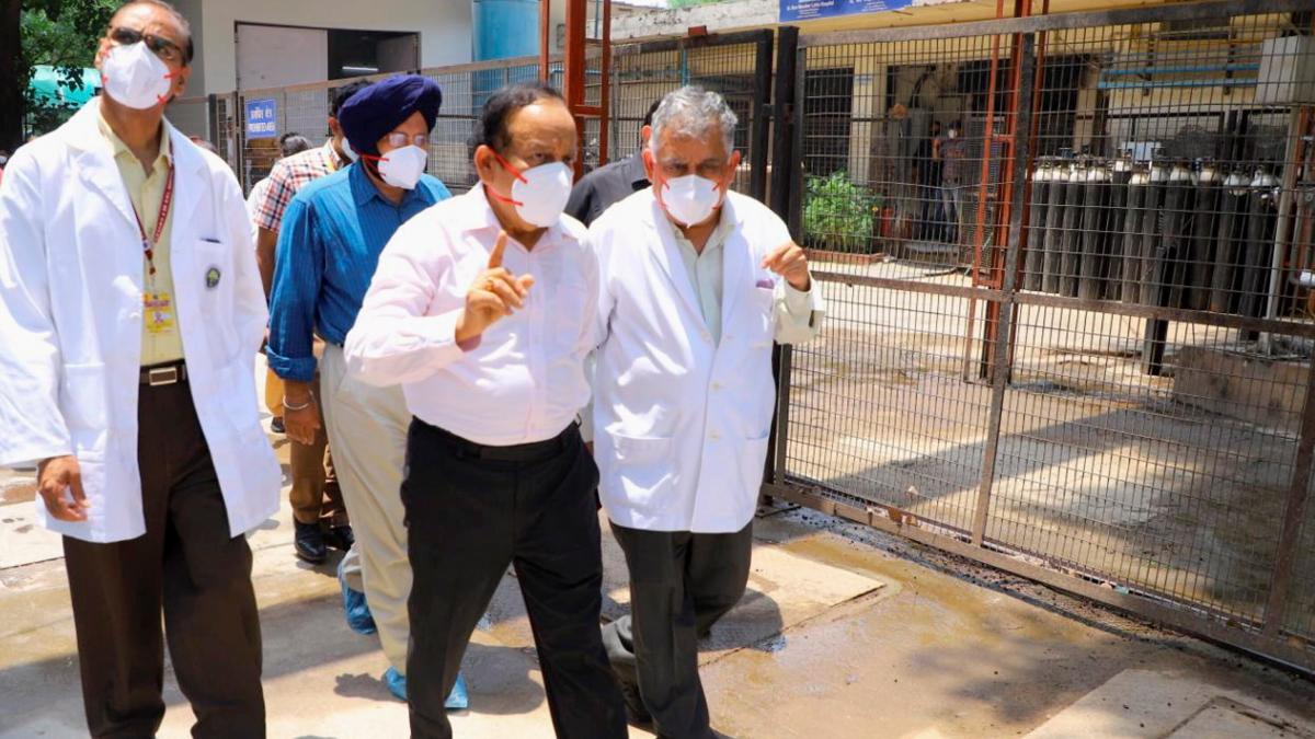 केंद्रीय स्वास्थ्य मंत्री डॉ. हर्षवर्धन (फाइल: PTI)