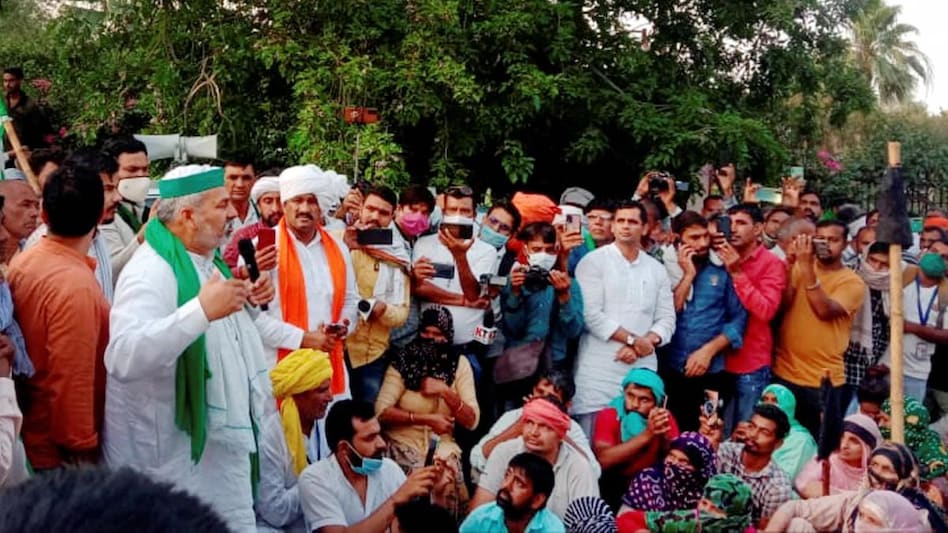 हिसार में किसानों का बड़ा आंदोलन जारी, राकेश टिकैत मौजूद, एक किसान की मौत - Haryana Hisar Farmers Protest One Farmer Died Rakesh Tikait - AajTak
