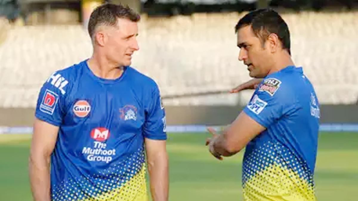 माइक हसी और महेंद्र सिंह धोनी (फाइल फोटो)