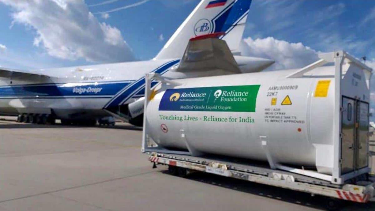  एयरलिफ्ट होते टैंकर्स