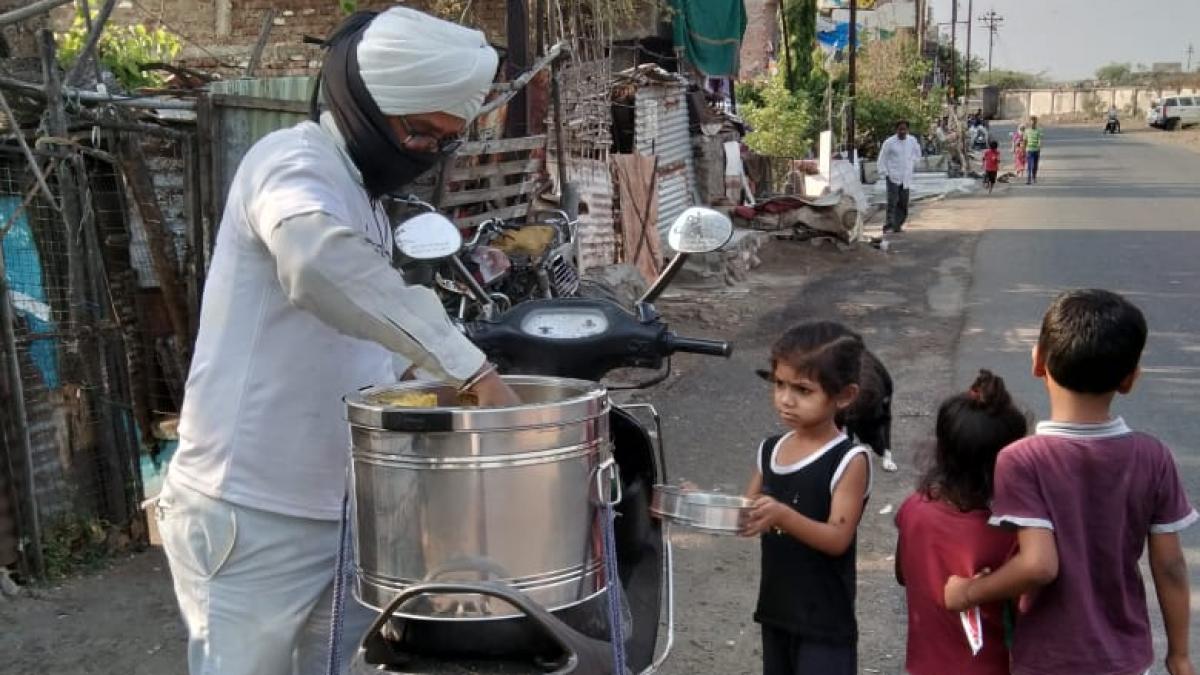 नागपुर में लंगर ऑन व्हील्स