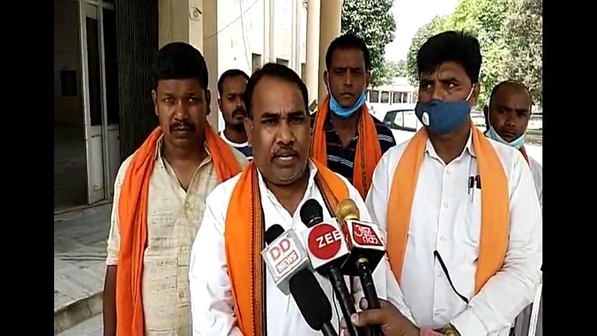 बीजेपी और हिंदू युवा वाहिनी की अतंर्कलह का फायदा दूसरे प्रत्याशी को मिला. 