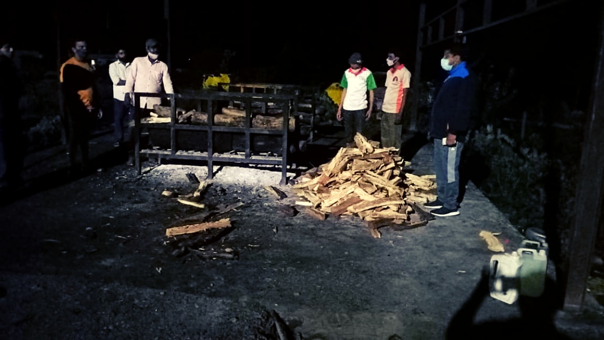 सांगली: कोरोना से 13 घंटे में खत्म हुआ पूरा परिवार, पति-पत्नी और सॉफ्टवेयर इंजीनियर बेटे की एक-एक कर मौत