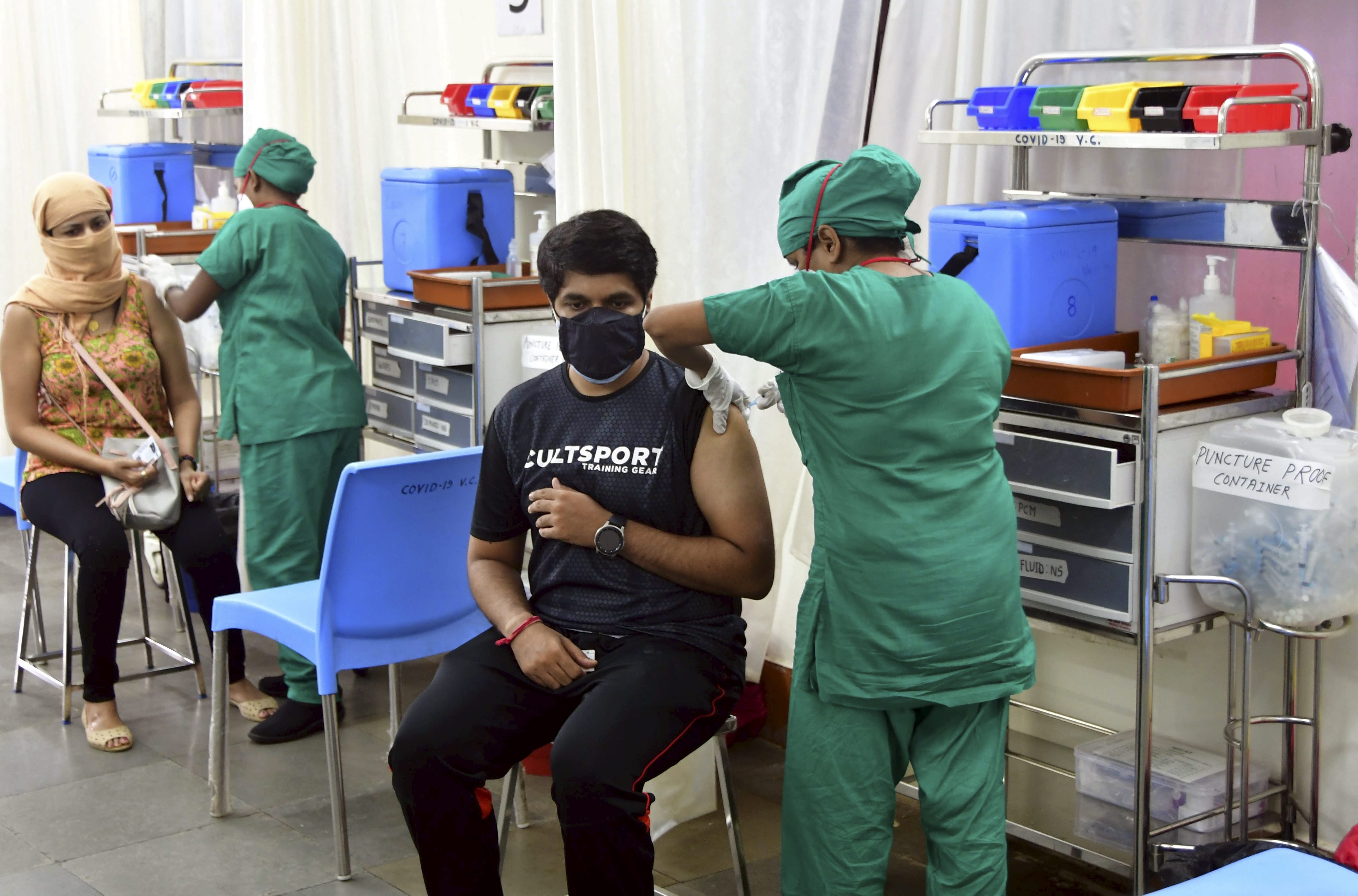 Mumbai LIVE: वैक्सीन की शॉर्टेज से परेशान मायानगरी, लगातार चौथे दिन कई सेंटर्स बंद