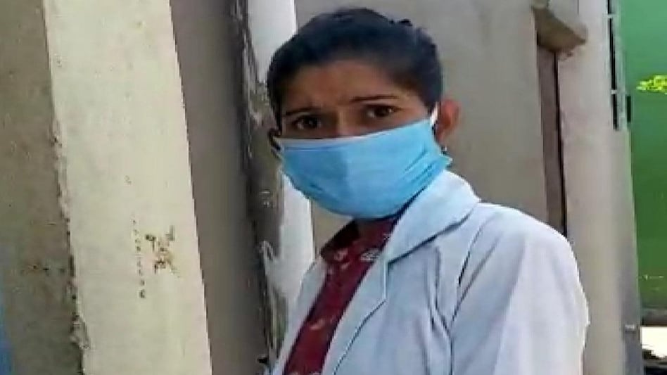 सोशल मीडिया पर वायरल हुआ नर्स का वीडियो. सोशल मीडिया पर वायरल हुआ नर्स का वीडियो.