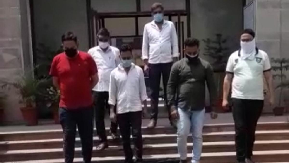 पुलिस की गिरफ्त में आए आरोपी