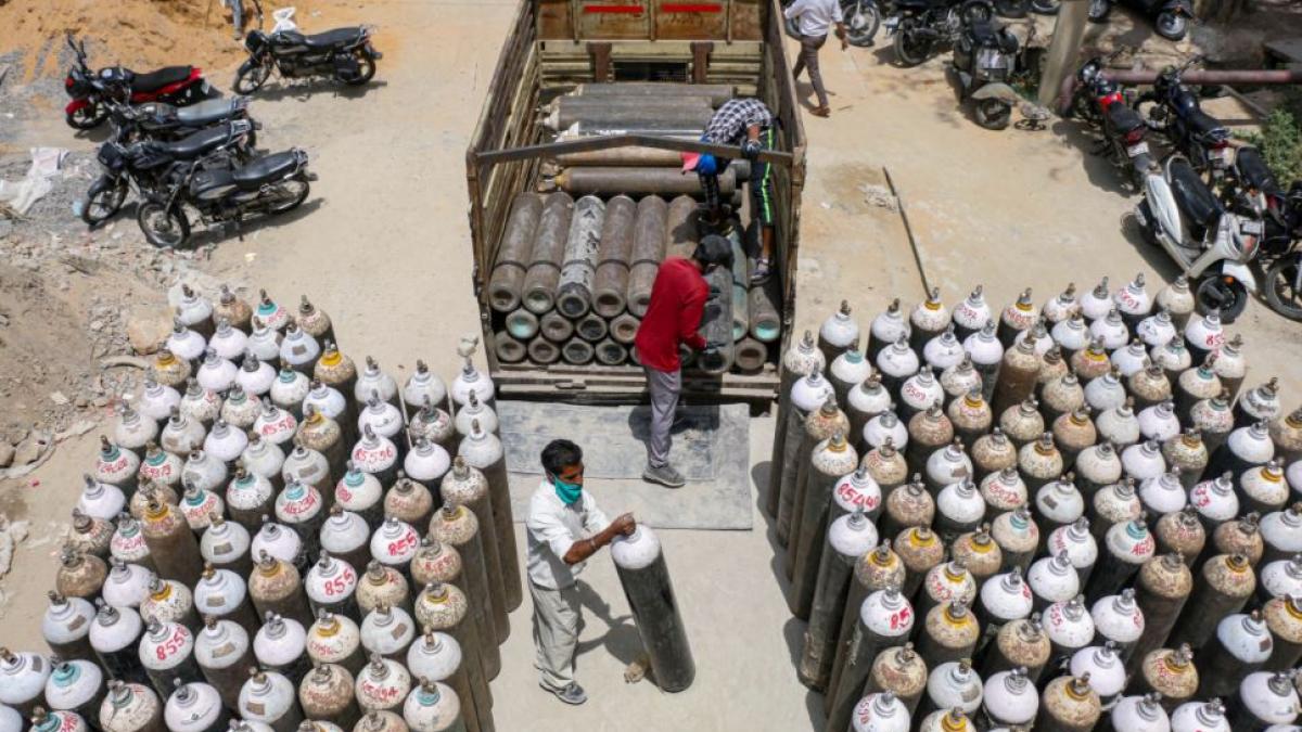 ऑक्सीजन सिलेंडर की शॉर्टेज (फाइल फोटो)