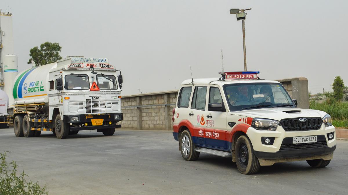 ऑक्सीजन की किल्लत से परेशान दिल्ली (फोटो: PTI)