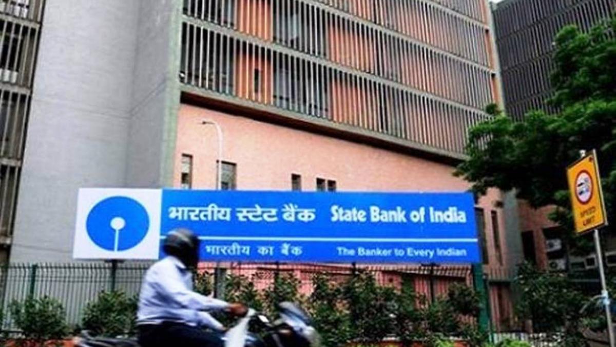 SBI के करोड़ों कस्टमर्स को राहत, बैंक ने गैर होम ब्रांच से कैश निकालने की सीमा बढ़ाई