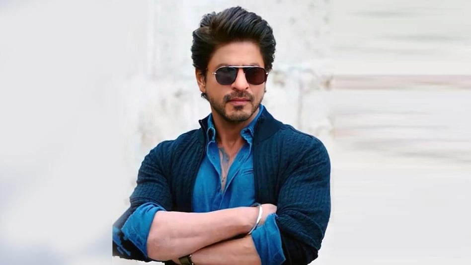 ईद पर हुआ शाहरुख खान का दीदार, फैंस बोले- 'हमारा चांद नजर आ गया' - shahrukh  khan wishes fans eid mubarak with black and white photo fans rejoice tmov -  AajTak