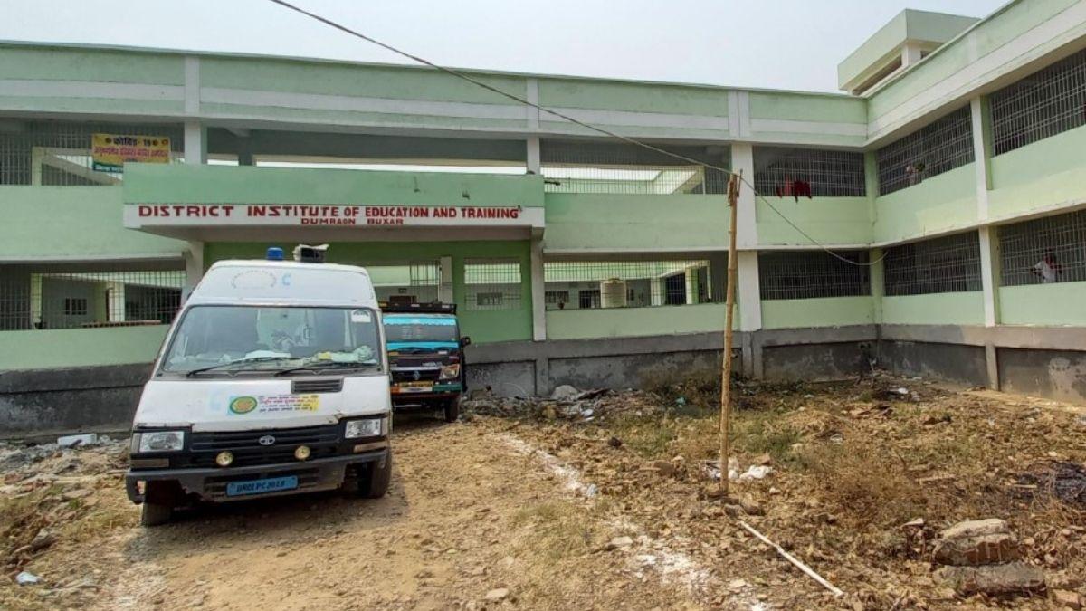 बक्सर में लचर हुई मेडिकल व्यवस्था (तस्वीर- आशुतोष मिश्रा)