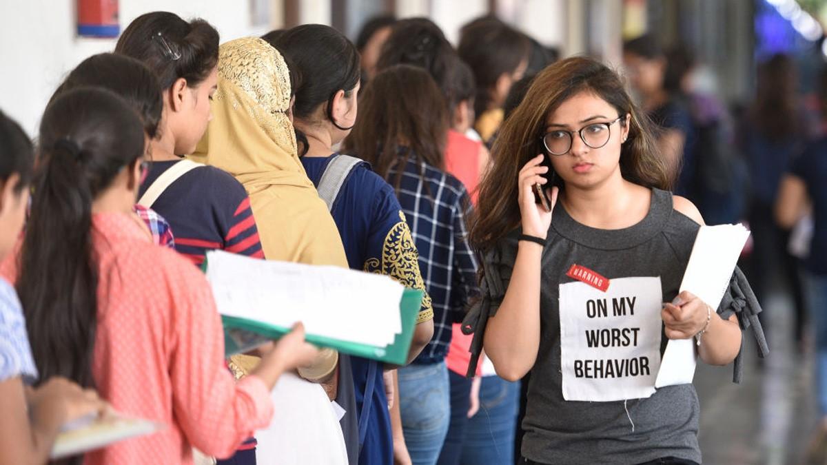 श‍िक्षा मंत्रालय की अपील: मई में होने वाले सभी ऑनलाइन एग्‍जाम स्थगित हों