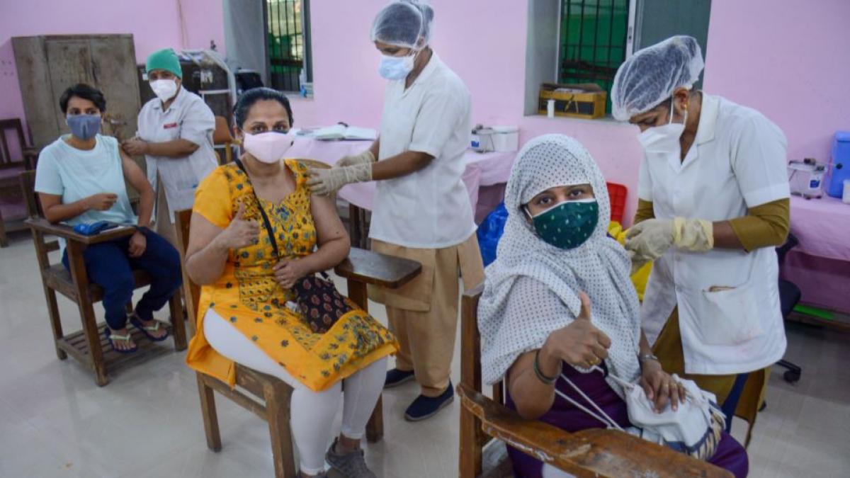 टीकाकरण की रफ्तार धीमी (फोटो- पीटीआई)