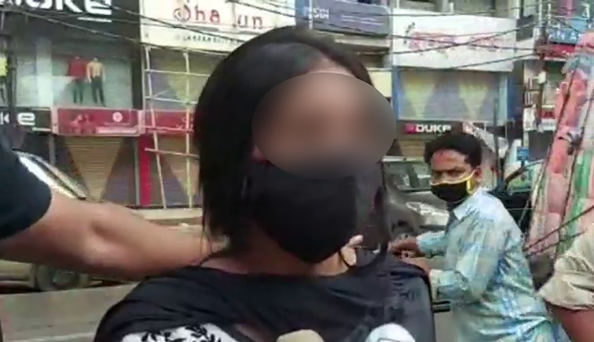 बेटी की शिकायत पर पुलिस ने जांच शुरू कर दी है.