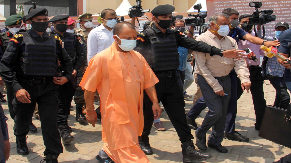 यूपी: कोरोना संकट के बीच मोर्चे पर CM योगी, आज अलीगढ़-आगरा-मथुरा का करेंगे दौरा - Uttar Pradesh cm yogi adityanath agra Aligarh visit corona virus checking - AajTak