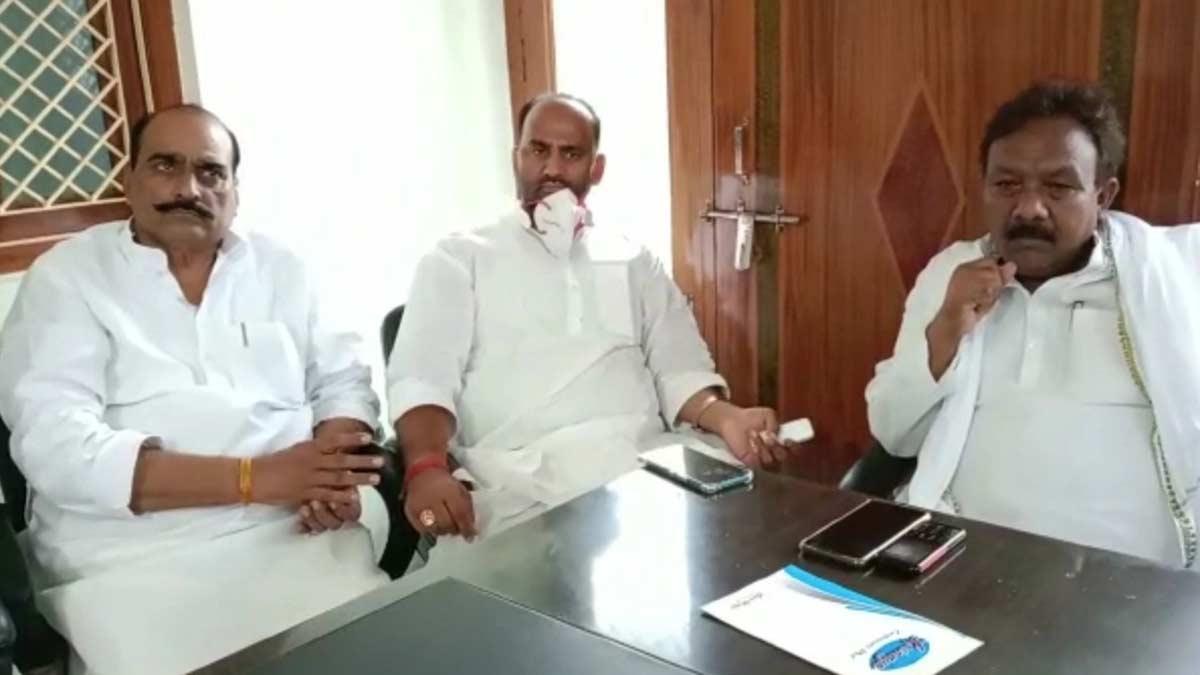 चंदौली में जिला पंचायत अध्यक्ष के चुनाव में धांधली की संभावना से सपा नेता परेशान (फोटो-आजतक)