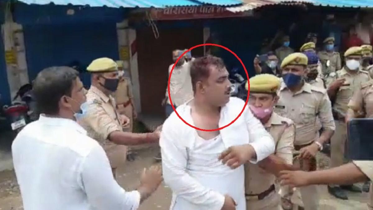 पुलिस ने हंगामा करने और हिंसा फैलाने के आरोप में अभिजीत यादव को गिरफ्तार किया था