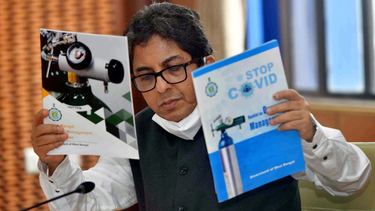 अलपन बंदोपाध्याय को केंद्र सरकार का नोटिस (फोटो: PTI)