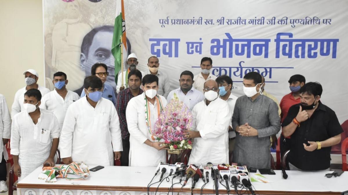 यूपी कांग्रेस अध्यक्ष की मौजूदगी में ली अनिल यादव ने ली सदस्यता